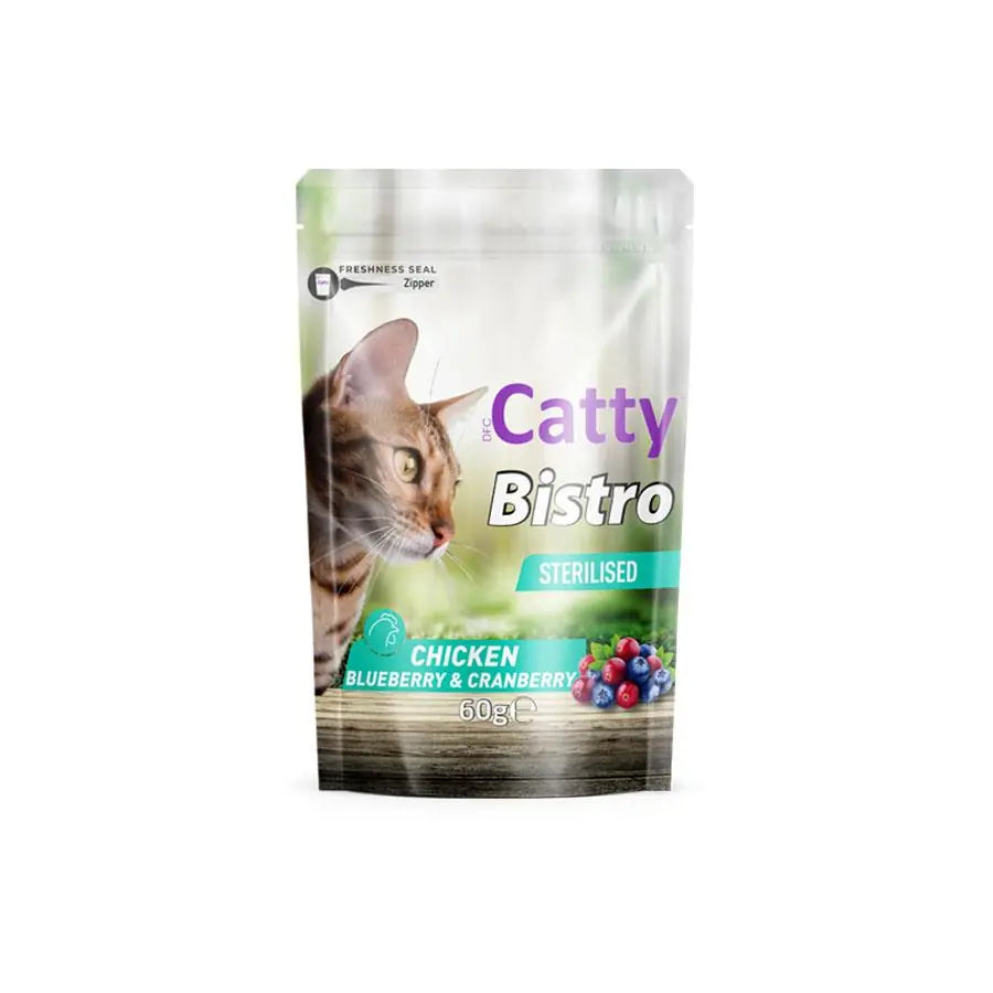 Catty Bistro Tavuklu Yaban Mersinli ve Kızılcıklı Kısırlaştırılmış Kedi Ödül Maması 60 g paket görseli
